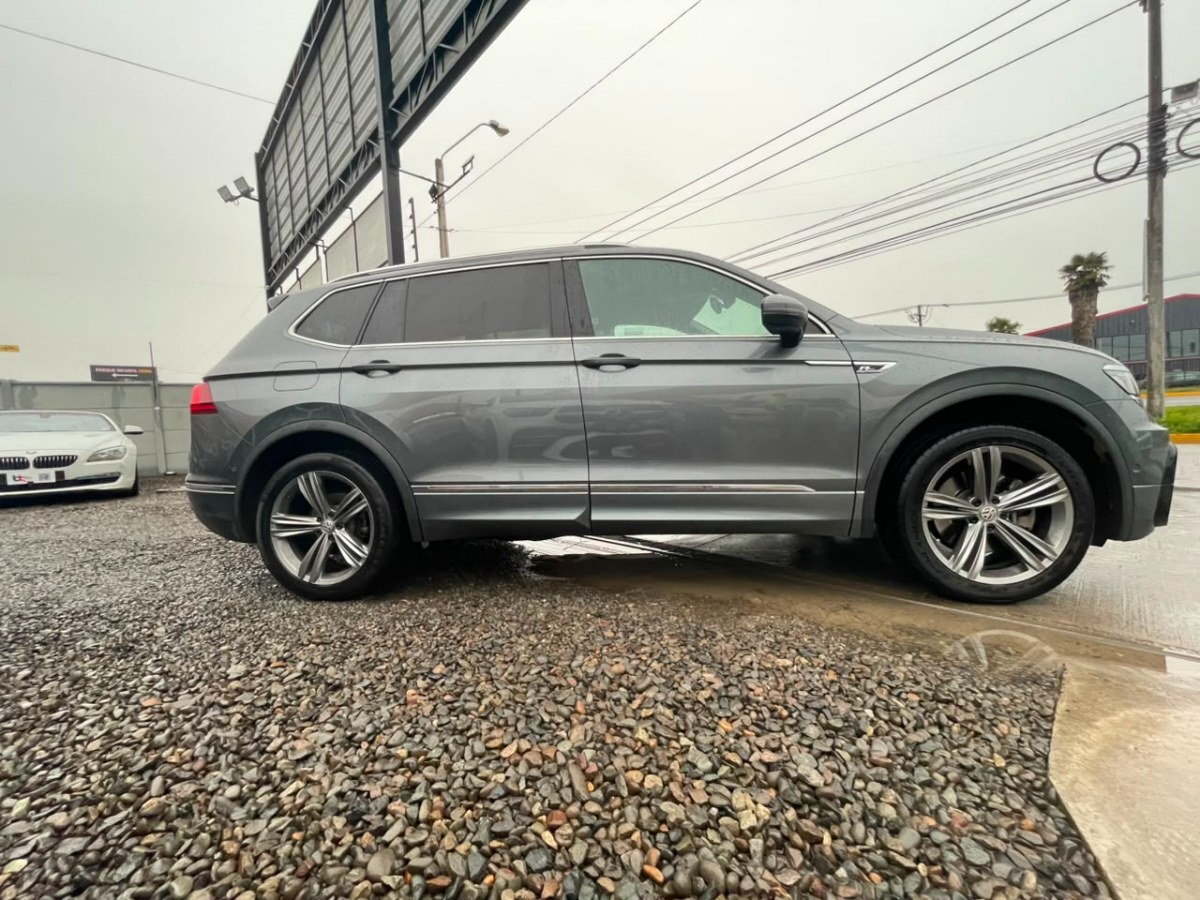 Volkswagen Tiguan R-Line 4x4 2.0 año 2022