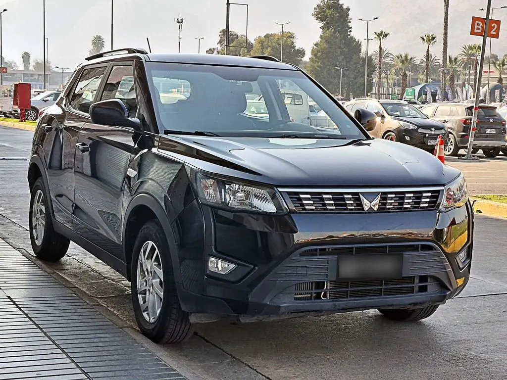 Mahindra Xuv 300 1.2t Comfort 4x2 Mt 5p año 2025