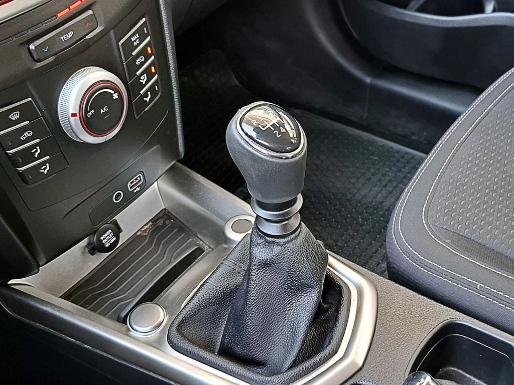 Mahindra Xuv 300 1.2t Comfort 4x2 Mt 5p año 2025