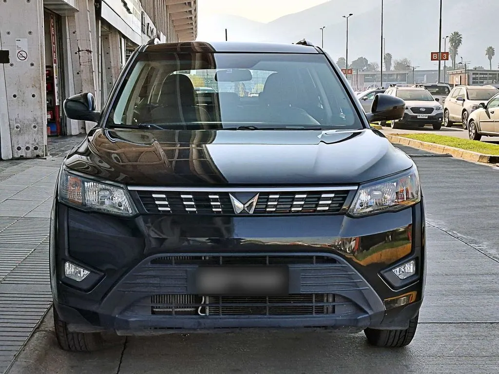 Mahindra Xuv 300 1.2t Comfort 4x2 Mt 5p año 2025