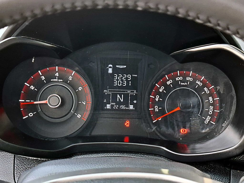 Mahindra Xuv 300 1.2t Comfort 4x2 Mt 5p año 2025