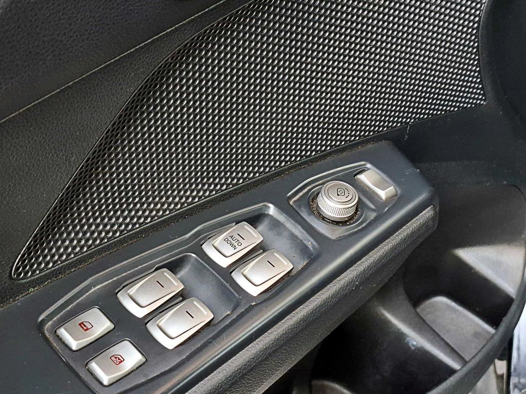 Mahindra Xuv 300 1.2t Comfort 4x2 Mt 5p año 2025