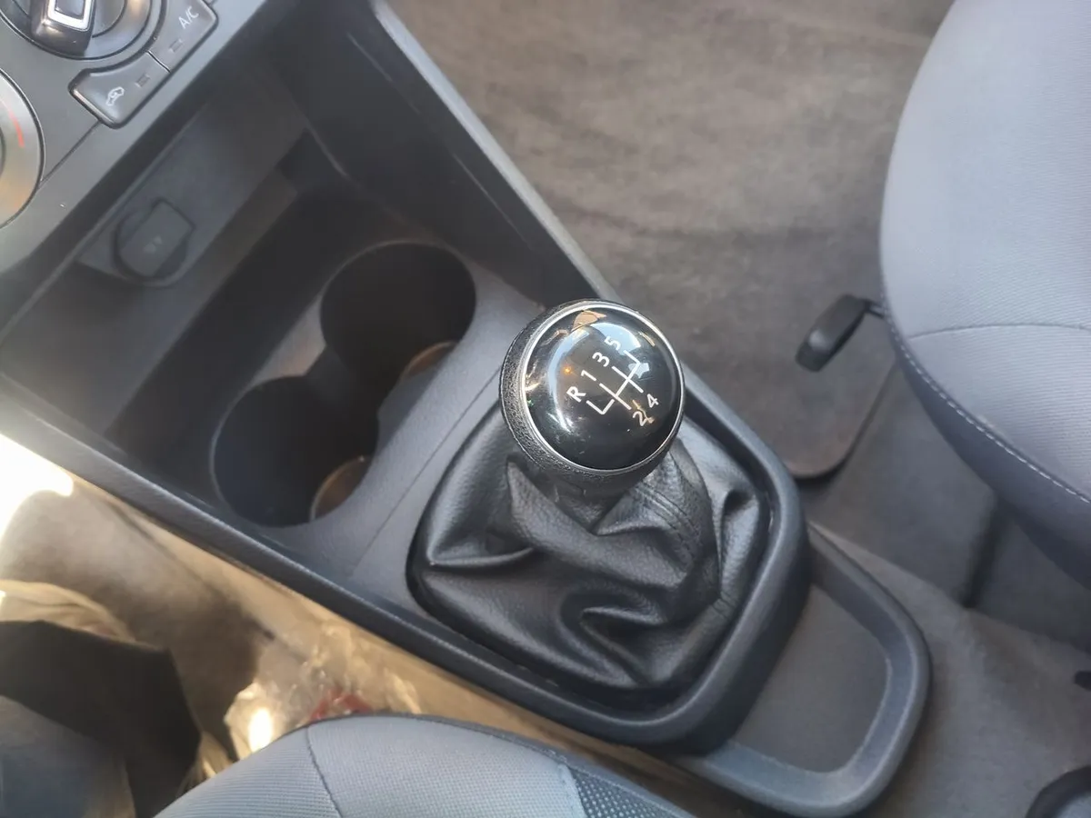 Volkswagen Gol 1.6 Highline 4x2 Mt 5p año 2021
