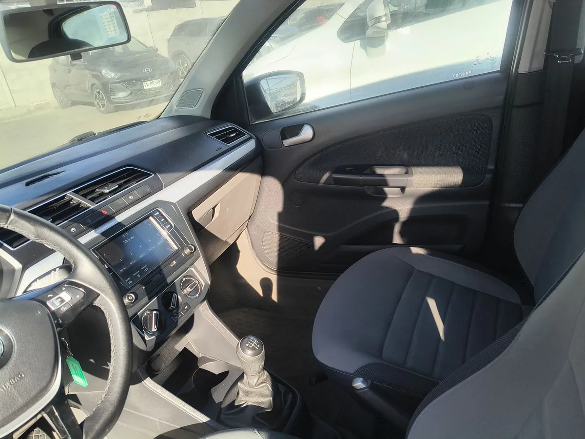 Volkswagen Gol 1.6 Highline 4x2 Mt 5p año 2021