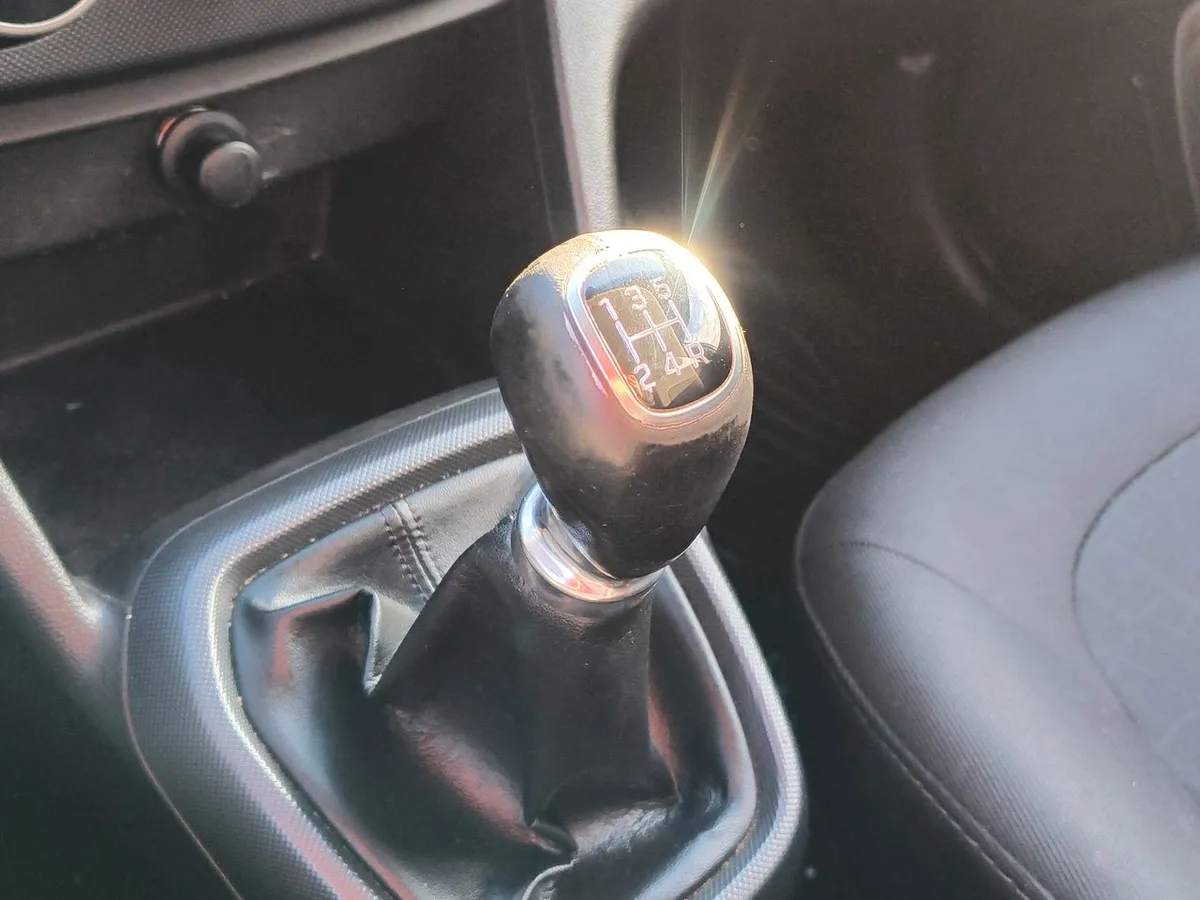 Hyundai Grand I10 1.2l Gls Full 4x2 Abs Ac 2ab 5mt 4p año 2019