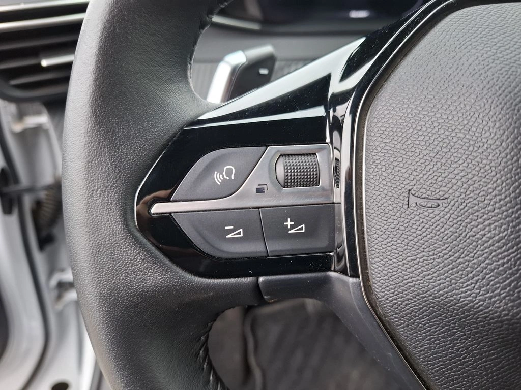 Peugeot 2008 Allure 130 1.2 At año 2024