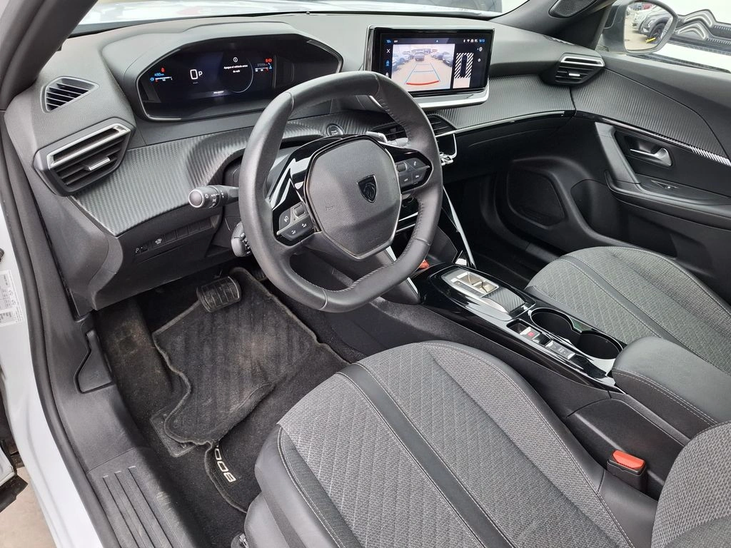 Peugeot 2008 Allure 130 1.2 At año 2024