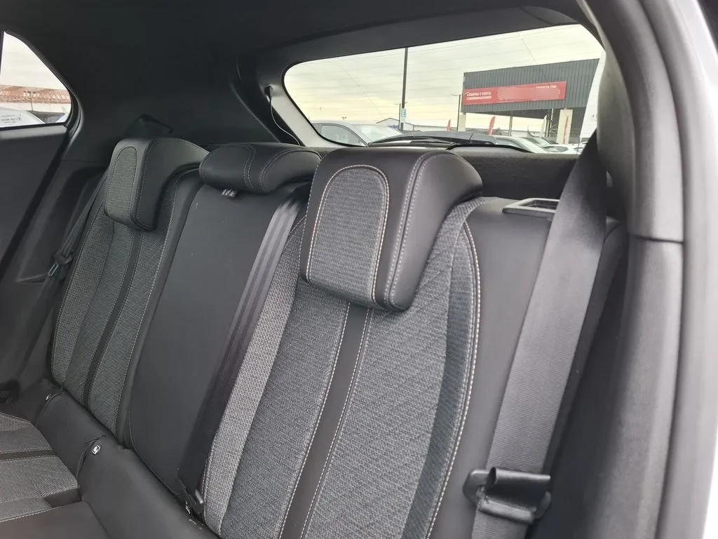 Peugeot 2008 Allure 130 1.2 At año 2024