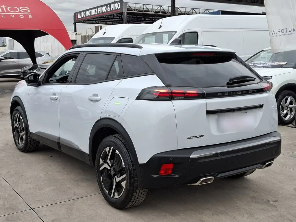 Peugeot 2008 Allure 130 1.2 At año 2024