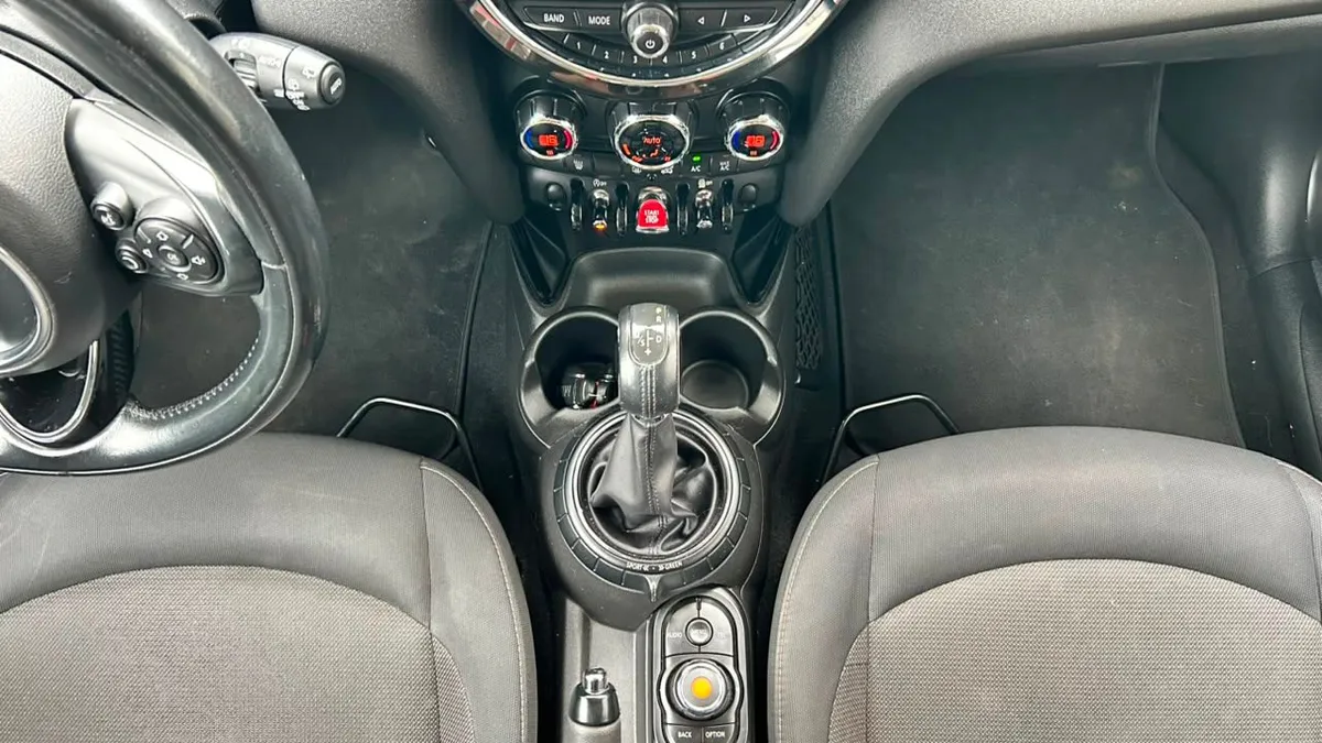 Mini F56 Cooper 1.5 Aut año 2016
