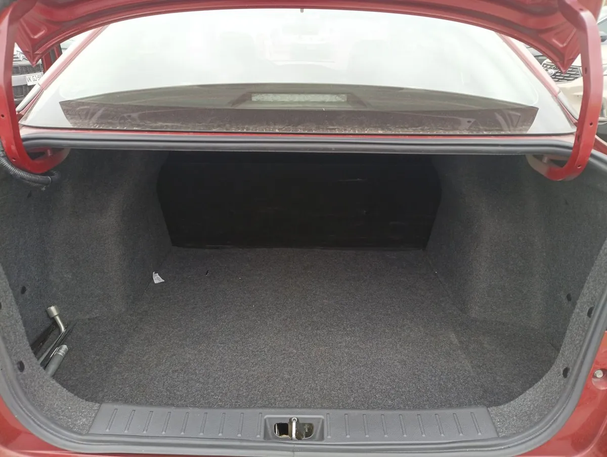 Nissan Versa 1.6 Sense 4x2 Radio Touch Mt 4p año 2023