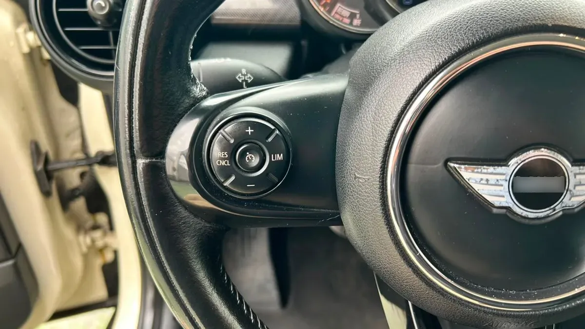 Mini F56 Cooper 1.5 Aut año 2016