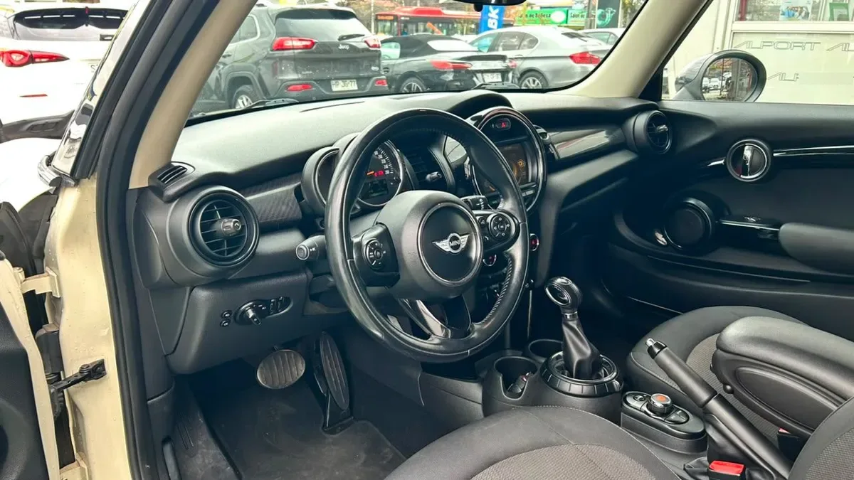 Mini F56 Cooper 1.5 Aut año 2016