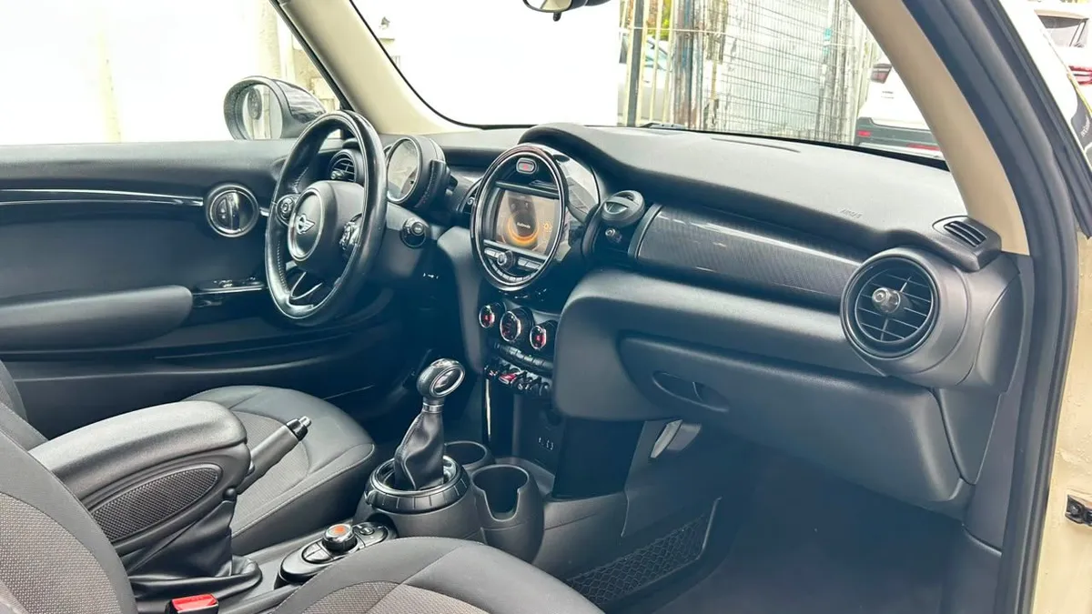 Mini F56 Cooper 1.5 Aut año 2016