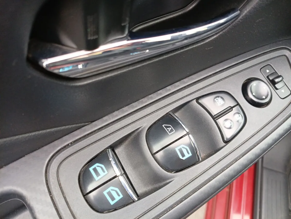 Nissan Versa 1.6 Sense 4x2 Radio Touch Mt 4p año 2023