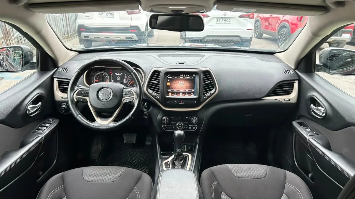 Jeep Cherokee Longitude 2.4 Aut año 2016