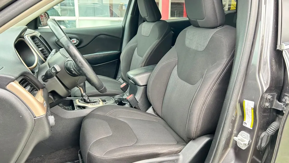 Jeep Cherokee Longitude 2.4 Aut año 2016