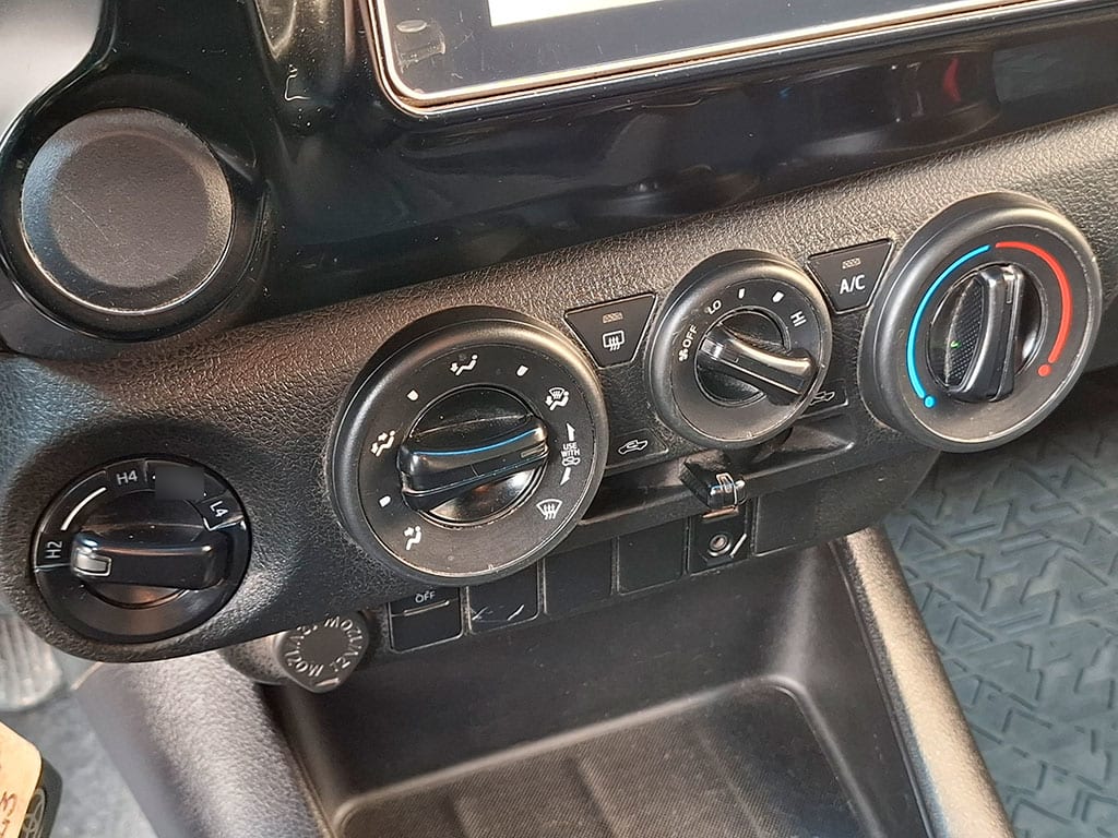 Toyota Hilux D Cab Dx 4x4 2.4 año 2023