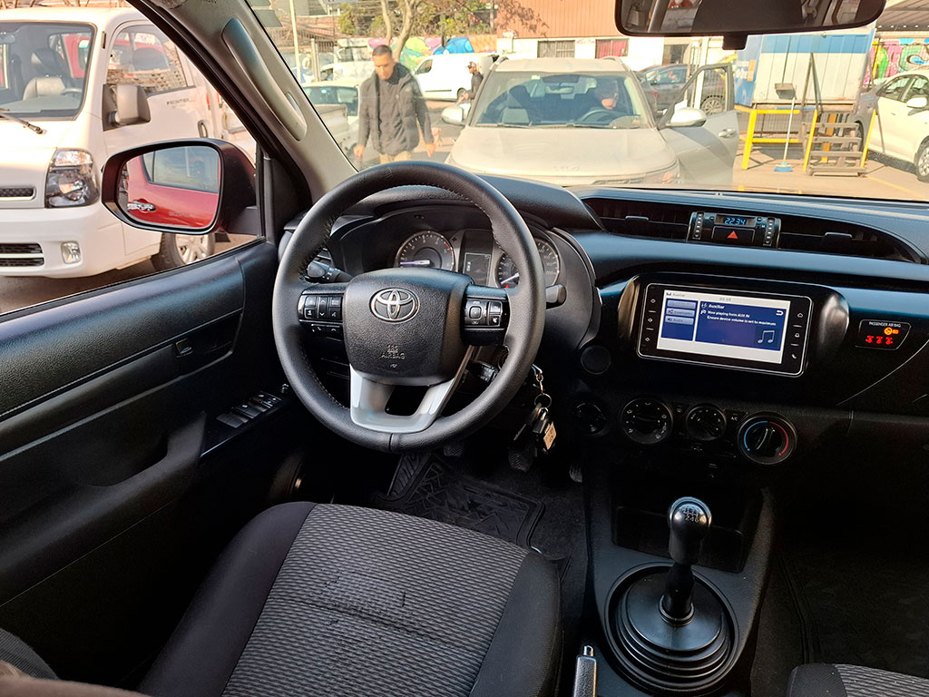 Toyota Hilux D Cab Dx 4x4 2.4 año 2023