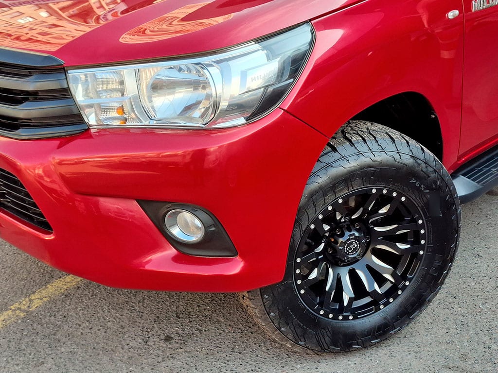 Toyota Hilux D Cab Dx 4x4 2.4 año 2023