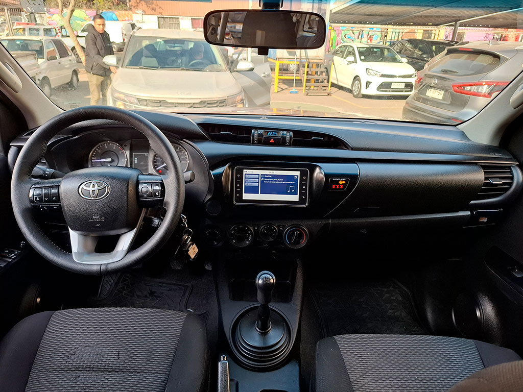 Toyota Hilux D Cab Dx 4x4 2.4 año 2023