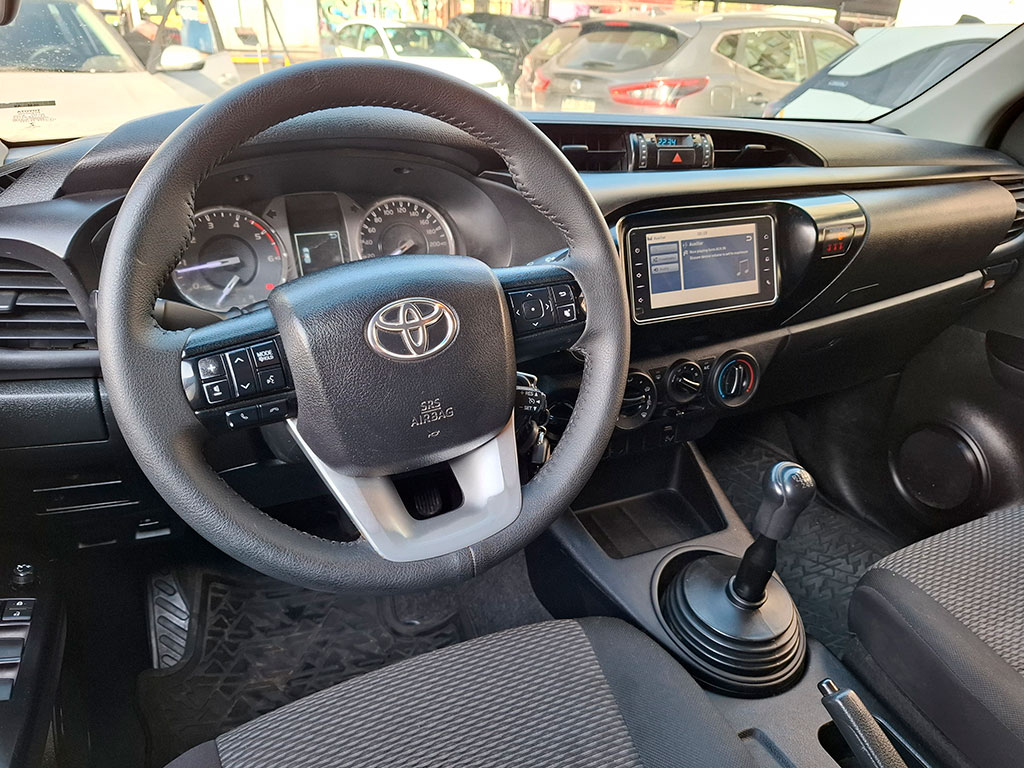 Toyota Hilux D Cab Dx 4x4 2.4 año 2023