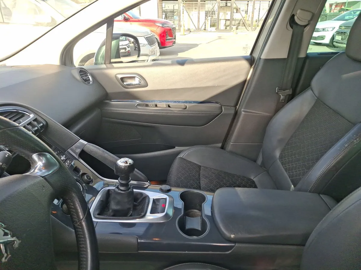 Peugeot 3008 1.6 Blue-Hdi Diesel 4x2 120hp Mt6 5p año 2017