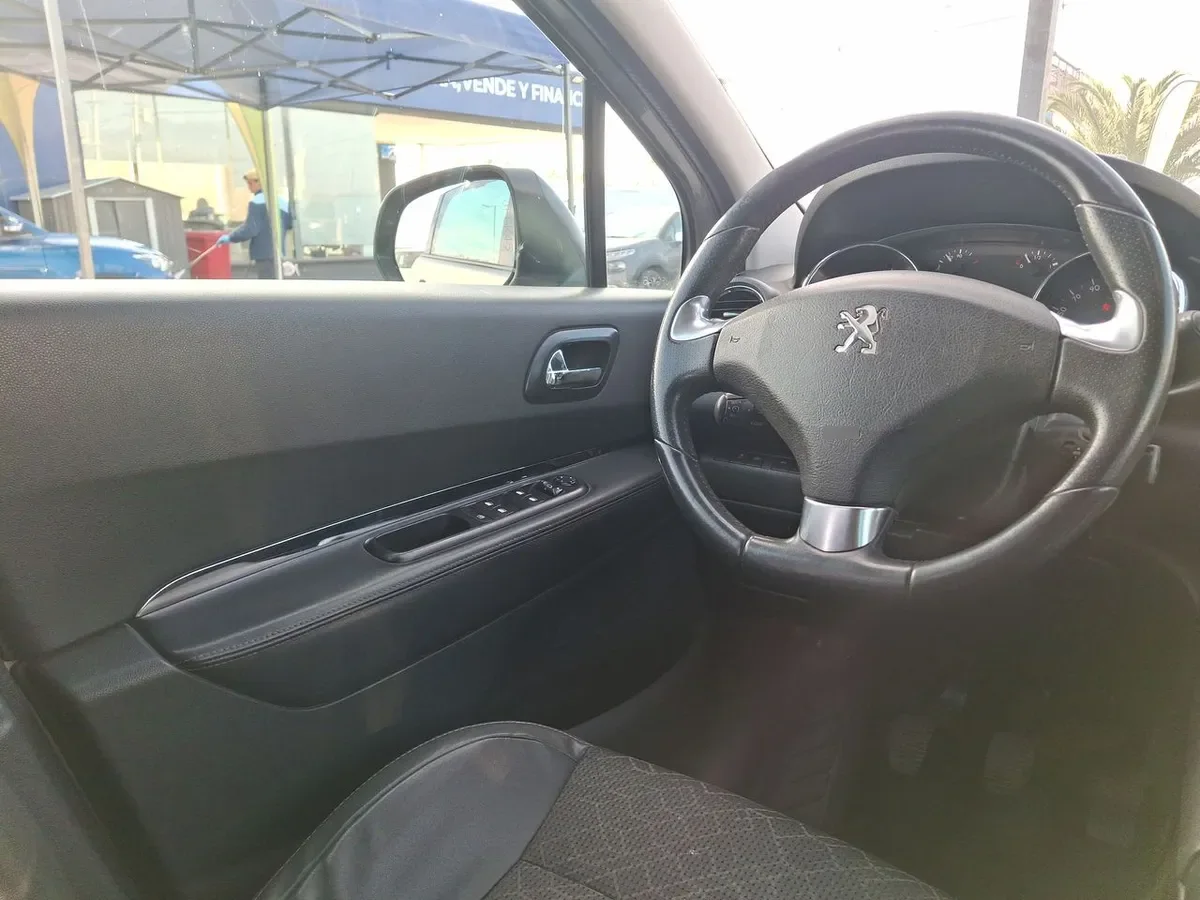 Peugeot 3008 1.6 Blue-Hdi Diesel 4x2 120hp Mt6 5p año 2017