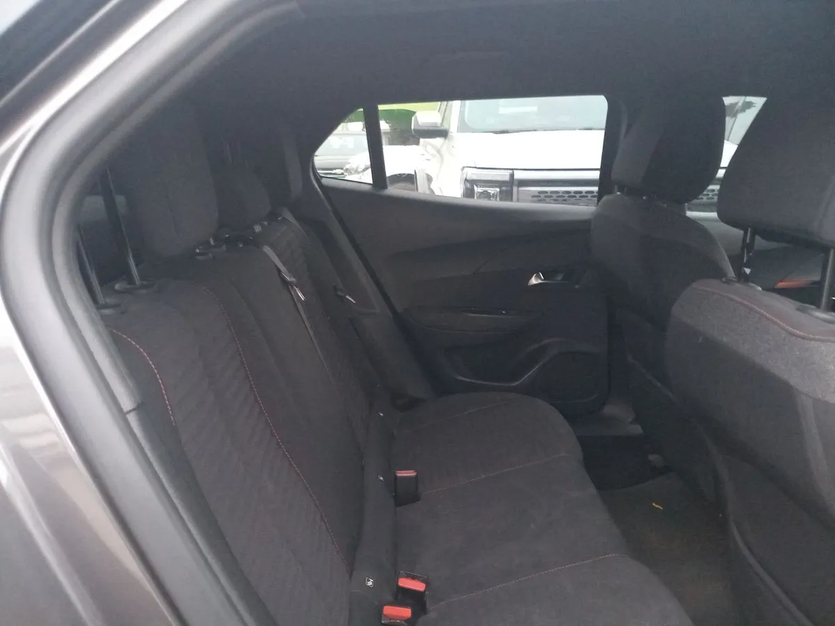 Peugeot 2008 1.2 Active Puretech 130 4x2 Mt 5p año 2023