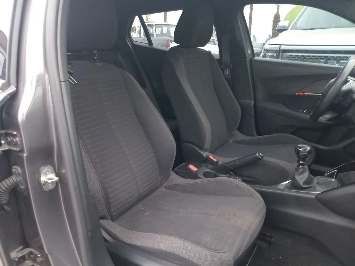 Peugeot 2008 1.2 Active Puretech 130 4x2 Mt 5p año 2023