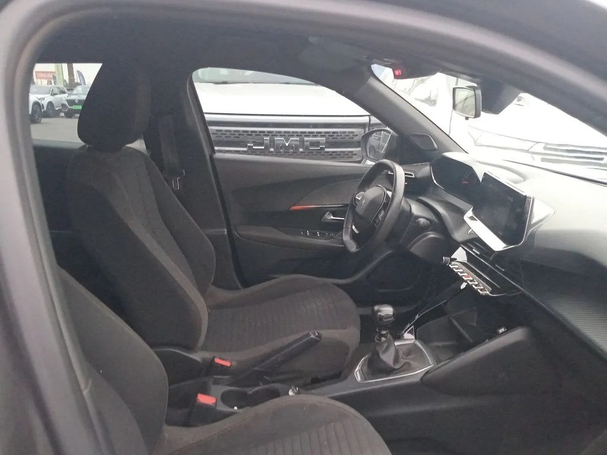Peugeot 2008 1.2 Active Puretech 130 4x2 Mt 5p año 2023