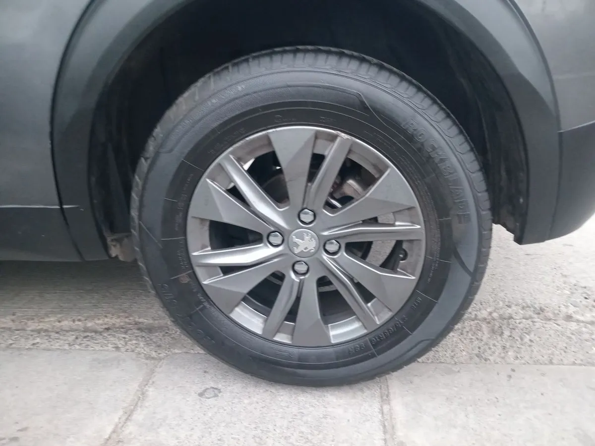 Peugeot 2008 1.2 Active Puretech 130 4x2 Mt 5p año 2023