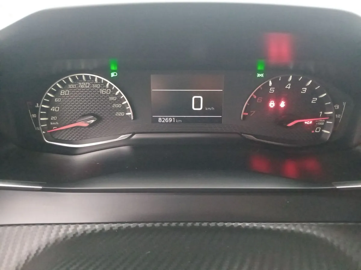 Peugeot 2008 1.2 Active Puretech 130 4x2 Mt 5p año 2023