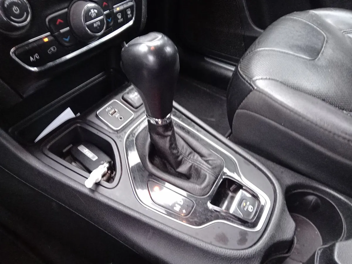 Jeep Cherokee 2.4 Limited 4x4 At 5p año 2019