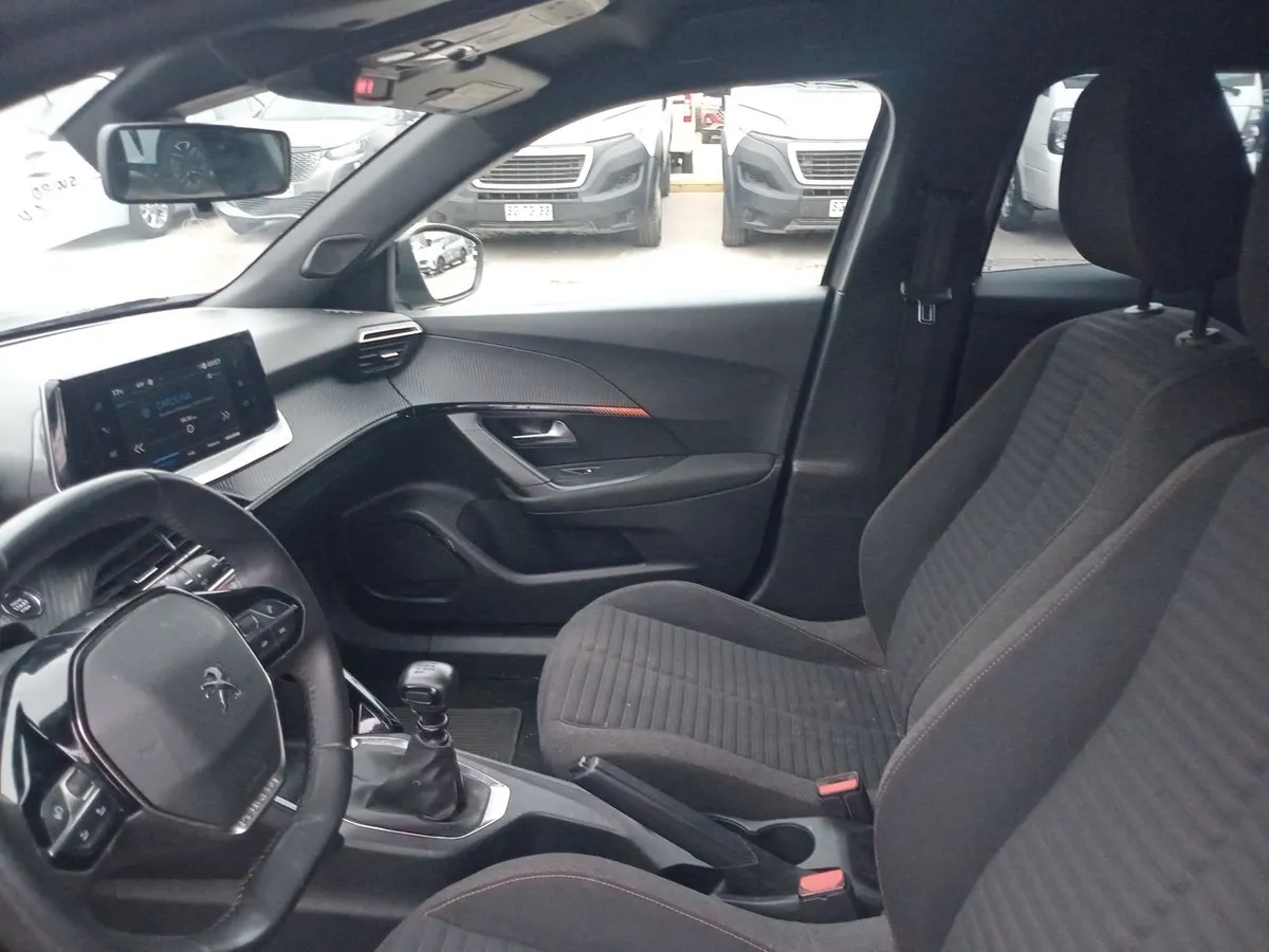 Peugeot 2008 1.2 Active Puretech 130 4x2 Mt 5p año 2023