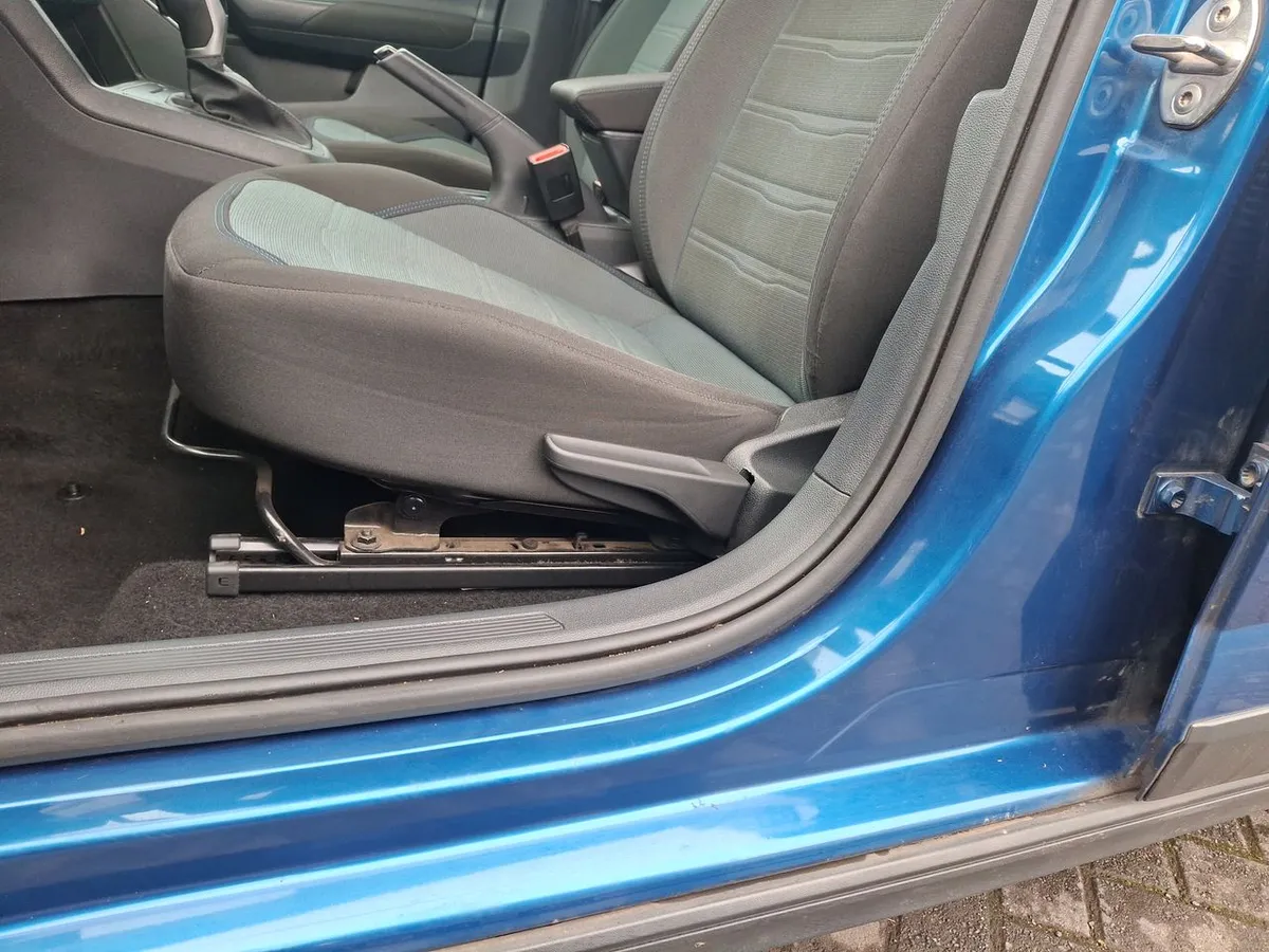 Volkswagen Nivus 1.0 Tsi Comfortline 4x2 At 5p año 2023