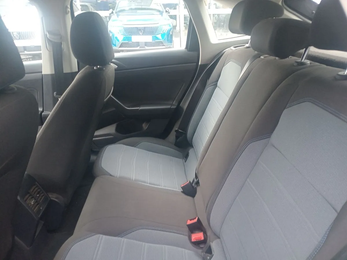 Volkswagen Nivus 1.0 Tsi Comfortline 4x2 At 5p año 2023
