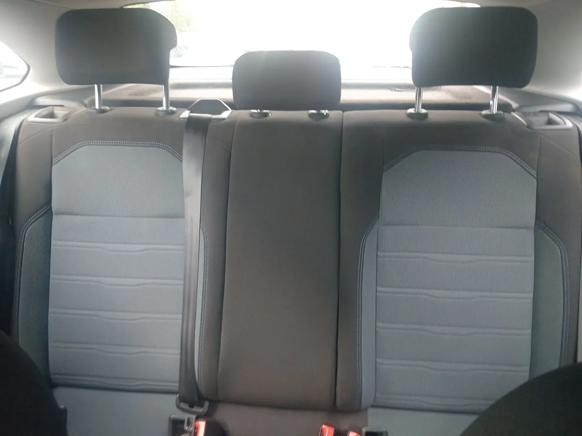 Volkswagen Nivus 1.0 Tsi Comfortline 4x2 At 5p año 2023