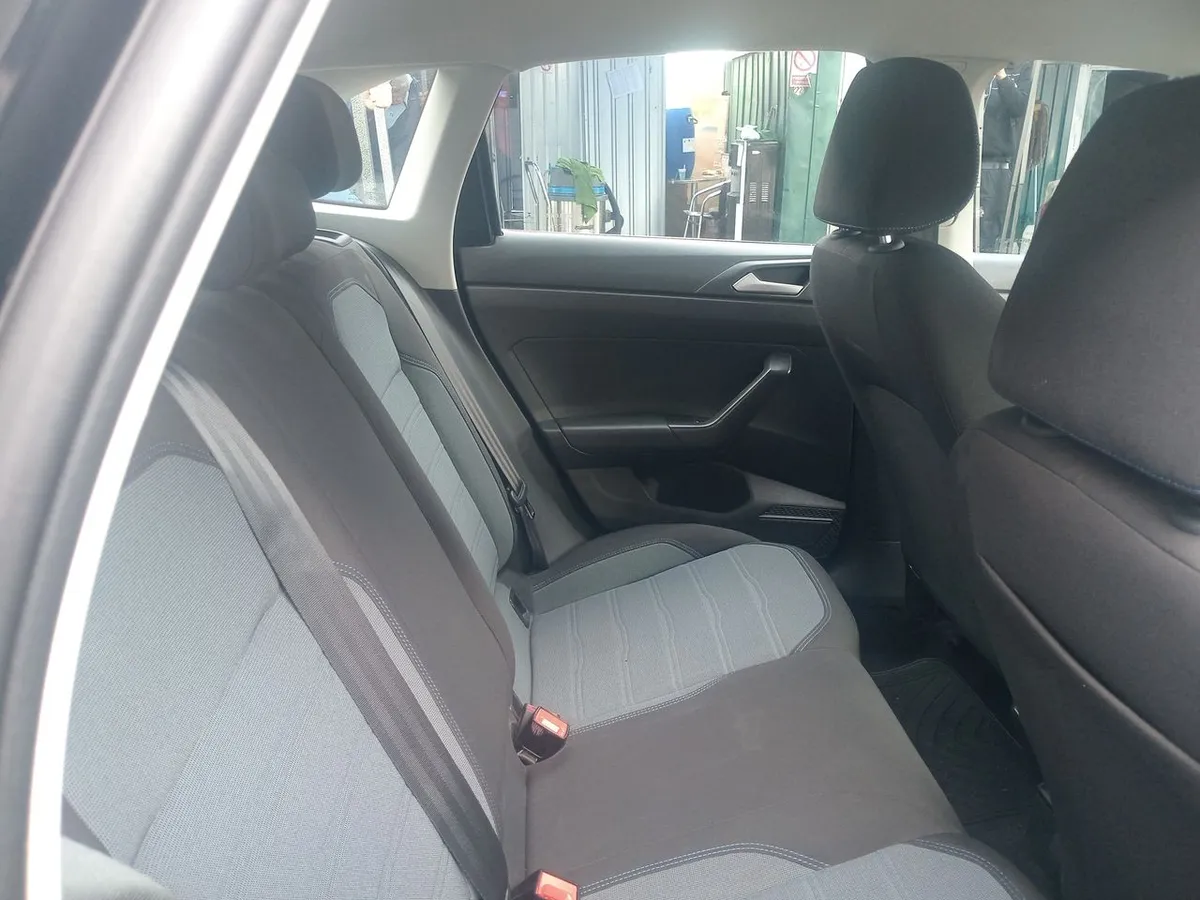 Volkswagen Nivus 1.0 Tsi Comfortline 4x2 At 5p año 2023