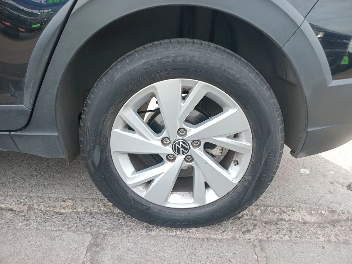 Volkswagen Nivus 1.0 Tsi Comfortline 4x2 At 5p año 2023
