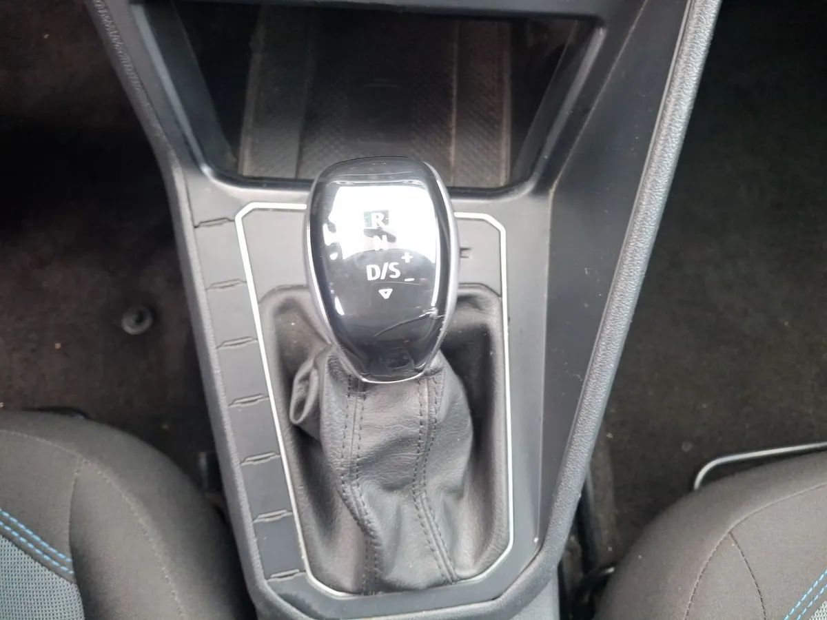 Volkswagen Nivus 1.0 Tsi Comfortline 4x2 At 5p año 2023