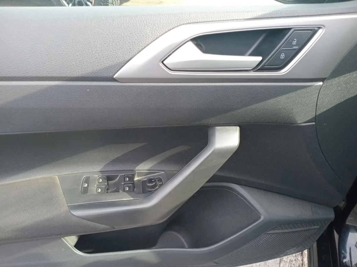Volkswagen Nivus 1.0 Tsi Comfortline 4x2 At 5p año 2023
