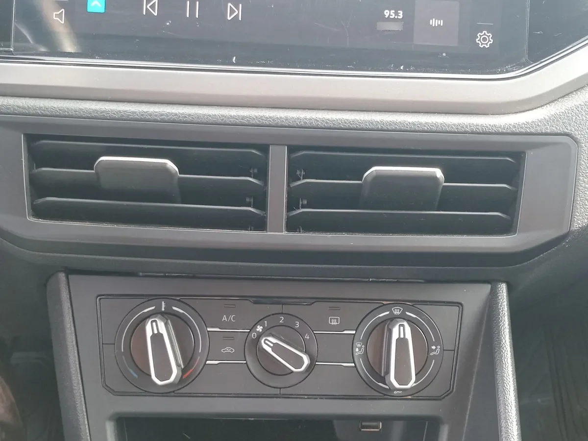 Volkswagen Nivus 1.0 Tsi Comfortline 4x2 At 5p año 2023