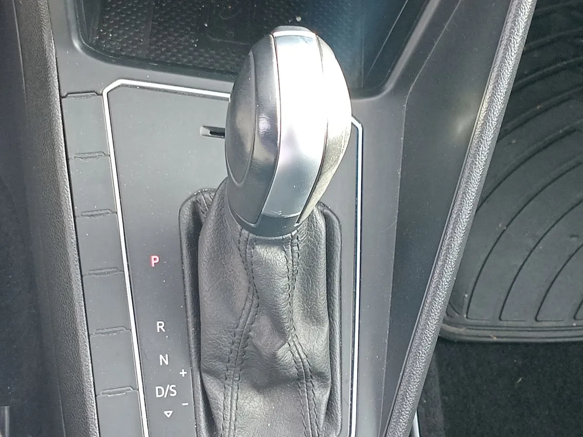 Volkswagen Nivus 1.0 Tsi Comfortline 4x2 At 5p año 2023