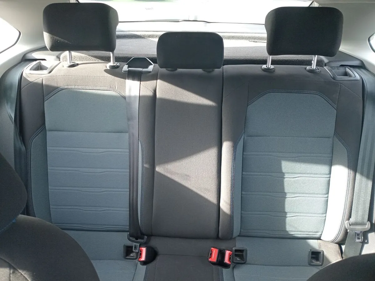 Volkswagen Nivus 1.0 Tsi Comfortline 4x2 At 5p año 2023