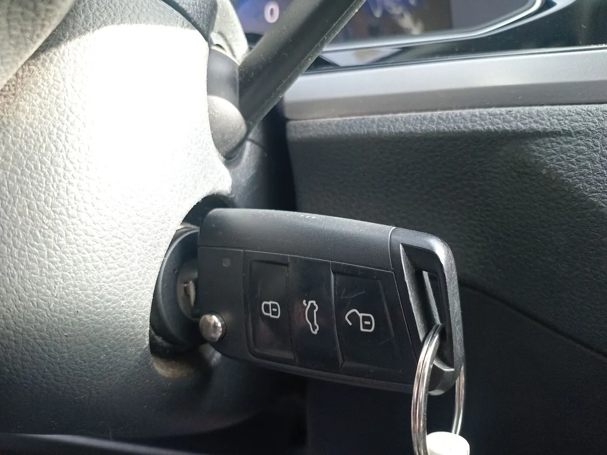 Volkswagen Nivus 1.0 Tsi Comfortline 4x2 At 5p año 2023