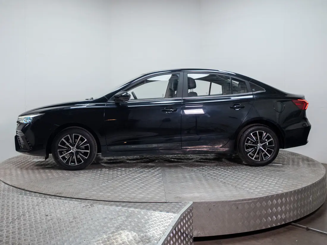 MG 5 1.5 Dlx At año 2025