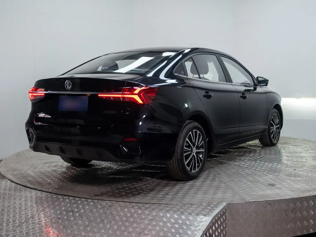 MG 5 1.5 Dlx At año 2025