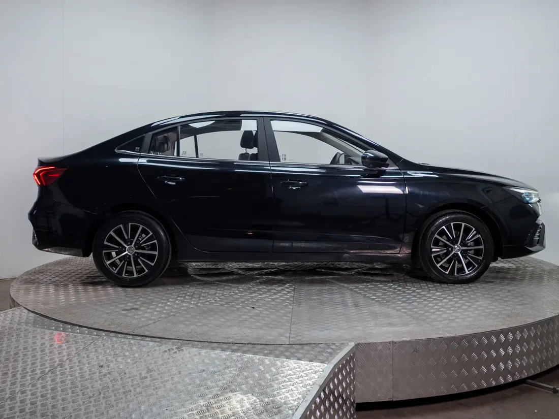 MG 5 1.5 Dlx At año 2025