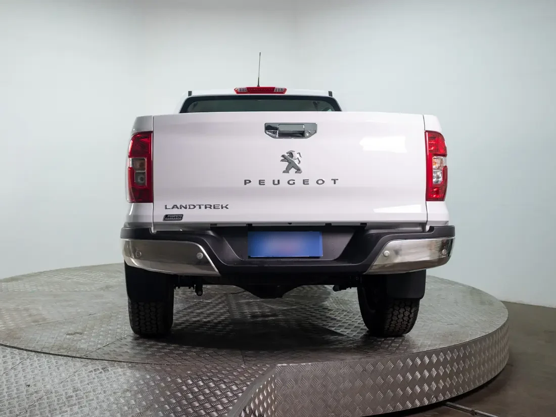 Peugeot Landtrek Landtrek 2.2 Active Bluehdi Diesel 4x4 180hp Mt 4p año 2025